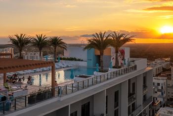 Expansive amenity roof deck
